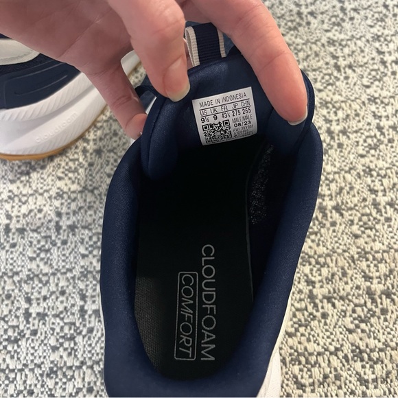 Men’s Adidas tennis shoes - Picture 6 of 6